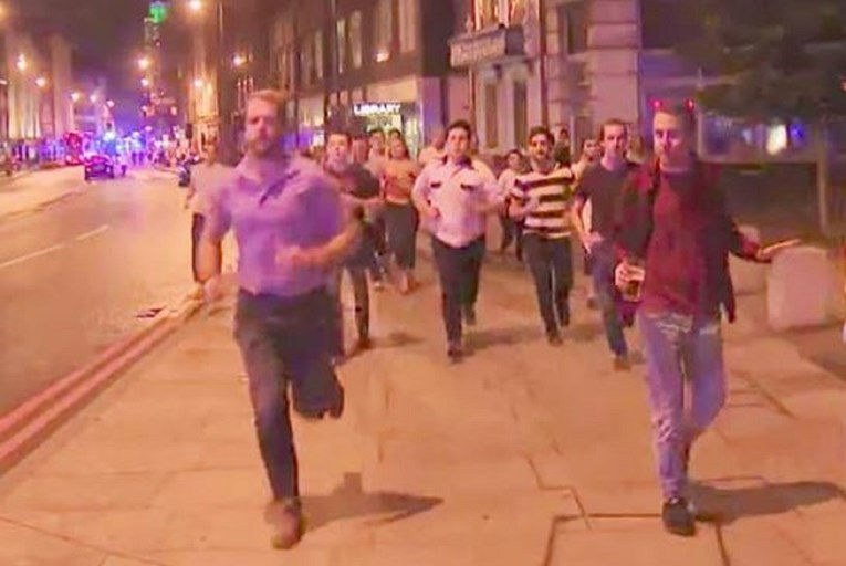 Tijekom terorističkog napada u Londonu mirno hodao s pivom u ruci i postao simbol "londonskog duha"