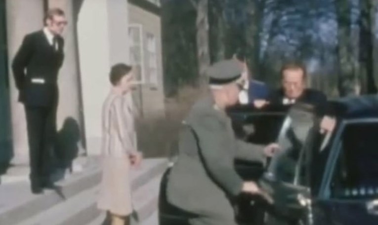 Pogledajte neočekivanu reakciju Josipa Broza kad mu je vojnik prignječio prste vratima auta