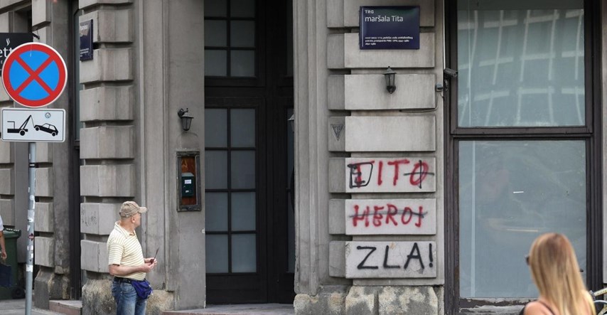 FOTO "Tito heroj zla": Prepucavanje se iz Skupštine preselilo na ulice