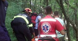Teška nesreća na Krku: Pao sa stijene, partnerica ga spasila bacivši se pod njega