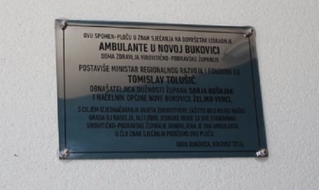 FOTO Javnim novcem Tolušiću podigli spomen ploču u znak sjećanja na obnovu ambulante