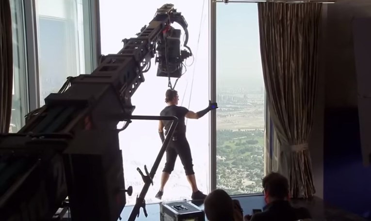 Tom Cruise pao tijekom akrobacije na snimanju: Šepao je, a onda samo pao