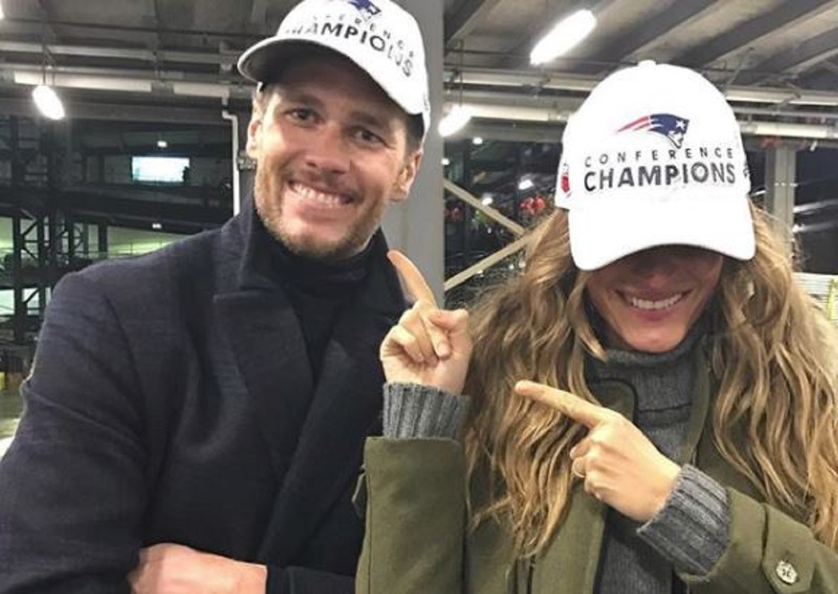 FOTO Toma Bradyja sprdaju zbog modne kombinacije: "Izgleda kao zlikovac iz Jamesa Bonda"