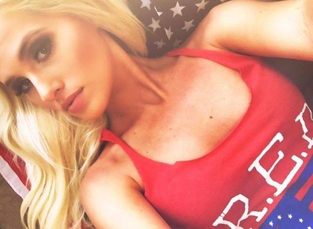 VIDEO Pogledajte zašto je ova seksi desničarka na Fejsu popularnija i od Trumpa