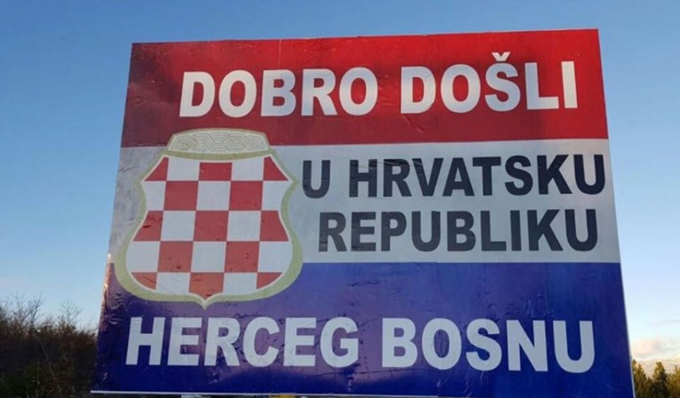 Plakat na granici s BiH: "Dobro došli u Hrvatsku republiku Herceg Bosnu"