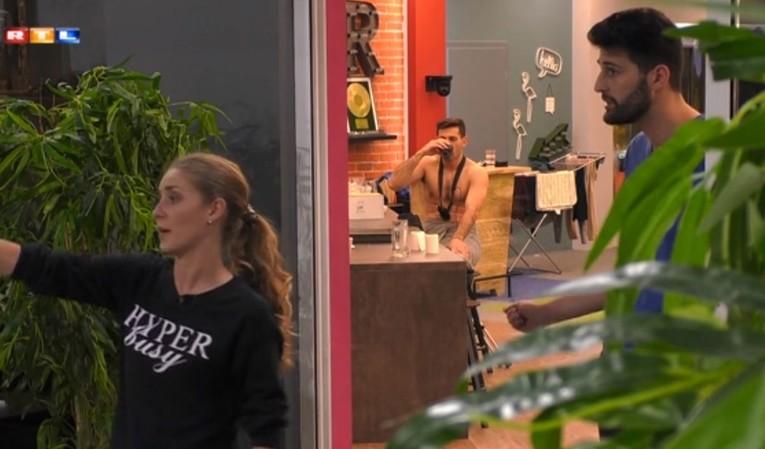 Tomo pobjesnio na Anezi: "Ti se sad praviš glupa ili si stvarno glupa?"