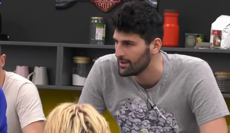 Nakon poljupca s Anezi, BB Tomislav kreće u zavođenje jedne stanarke