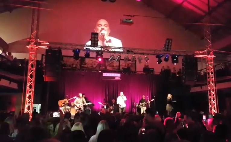 VIDEO Tony Cetinski održao prvi koncert nakon nesreće: "Hvala vam ljudi, vi ste moja snaga"
