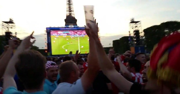 VIDEO Hrvatski navijači ispod Eiffelova tornja: Bježite ljudi, bježite iz grada...