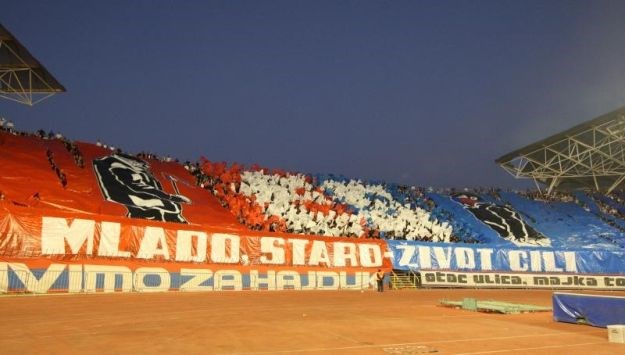Torcida bez obzira na Hajdukov debakl koreografijom i vatrometom slavila rođendan, a Armada pobjedu na Poljudu
