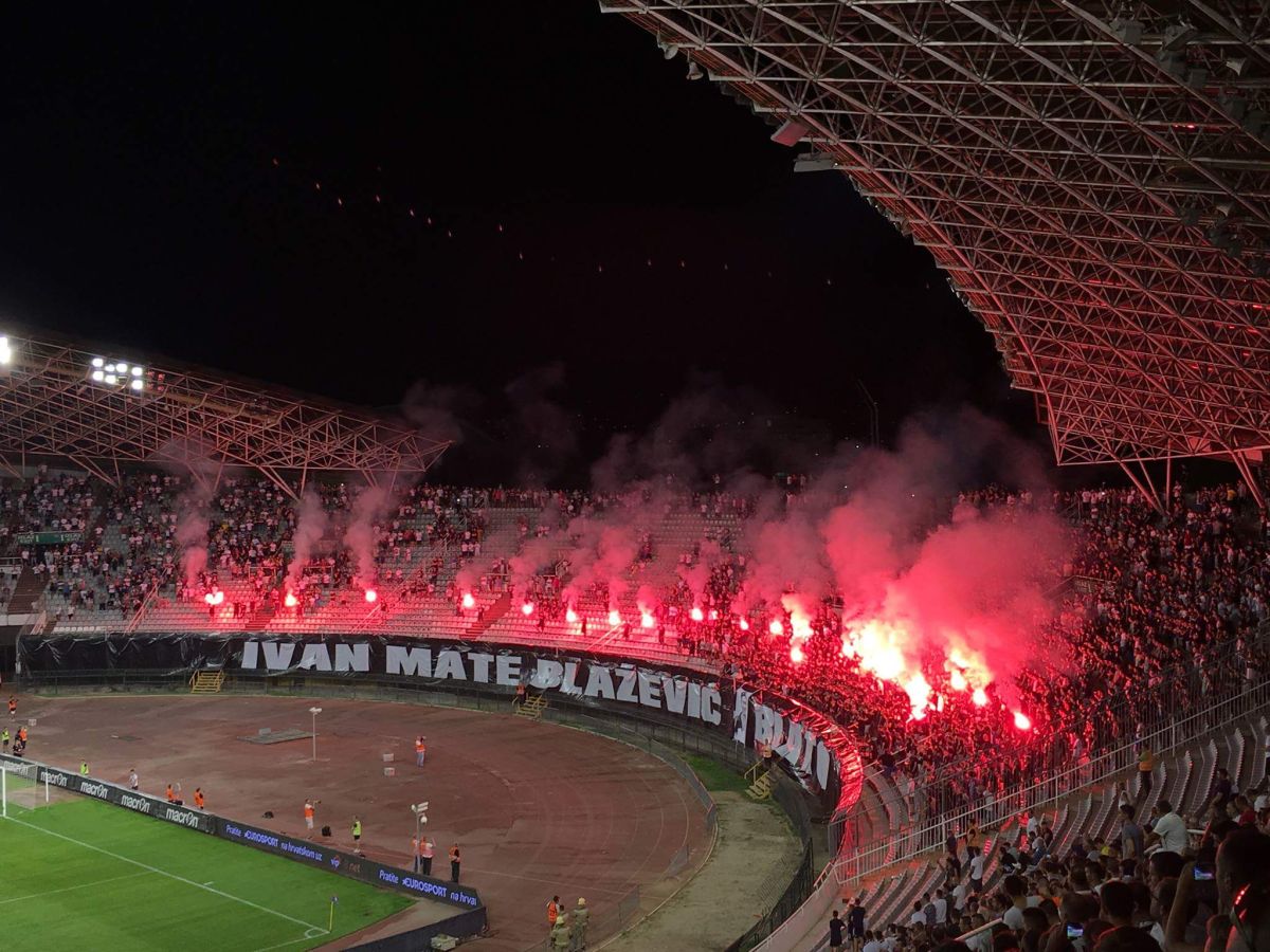 Torcida odala počast ubijenom pripadniku