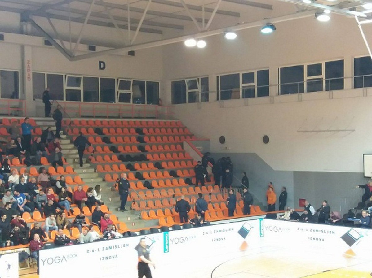 Šibenska policija privela "navijače" Zadra, zbog poticanja na mržnju bit će pokrenut prekršajni postupak