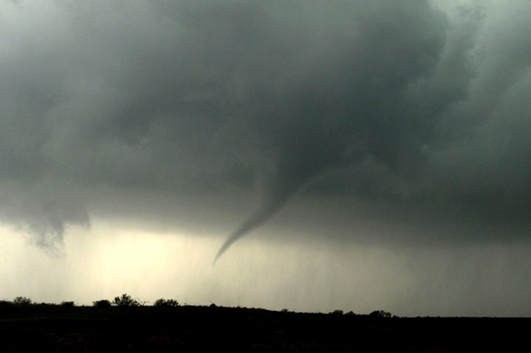 Razorni tornado pogodio zapadnu Oklahomu, poginula jedna osoba