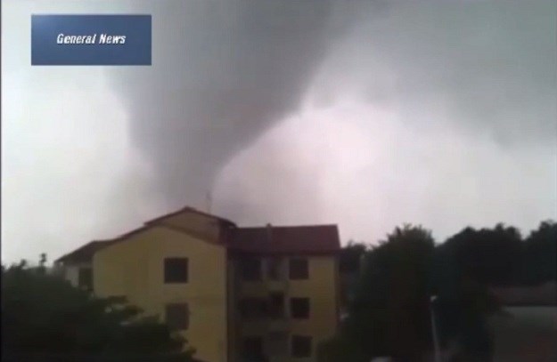 Tornado pogodio područje Venecije: Jedna osoba poginula, deseci ozlijeđenih