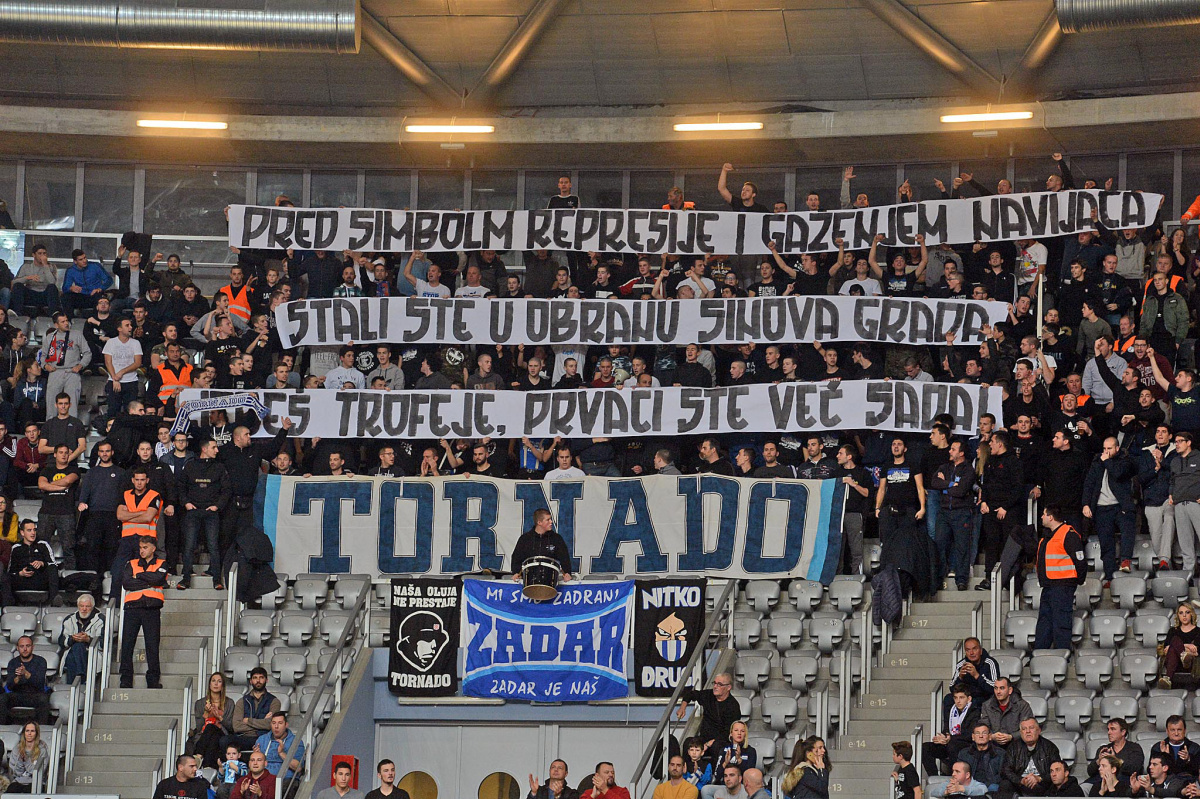 TORNADO ZAHVALIO IGRAČIMA ŠTO SU IH BRANILI OD POLICIJE "Jebeš trofeje, prvaci ste već sada"