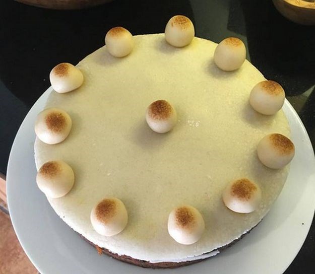 Instagram je zabranio ovu fotku torte zbog bizarnog razloga - vidite li zašto?