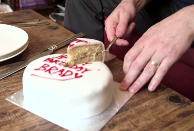 Cijelo vrijeme tortu režete potpuno krivo: Pogledajte kako će ostati svježa danima