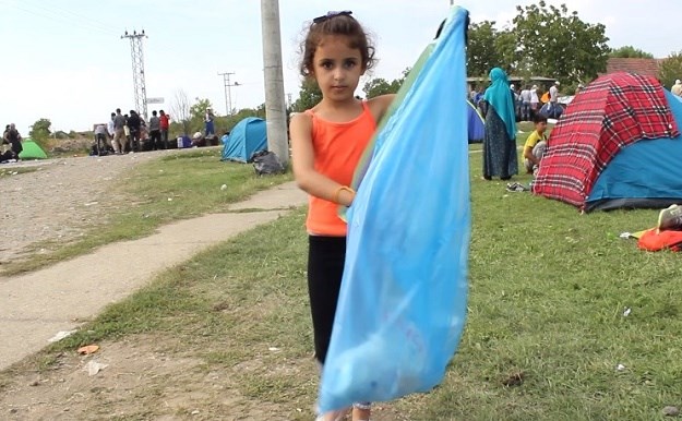 Ova djeca mogu biti uzor odraslima: Ovako maleni izbjeglice pomažu u kampu u Tovarniku