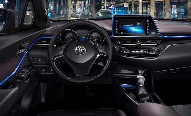 Toyota C-HR: Prvi pogled u unutrašnjost atraktivnog crossovera