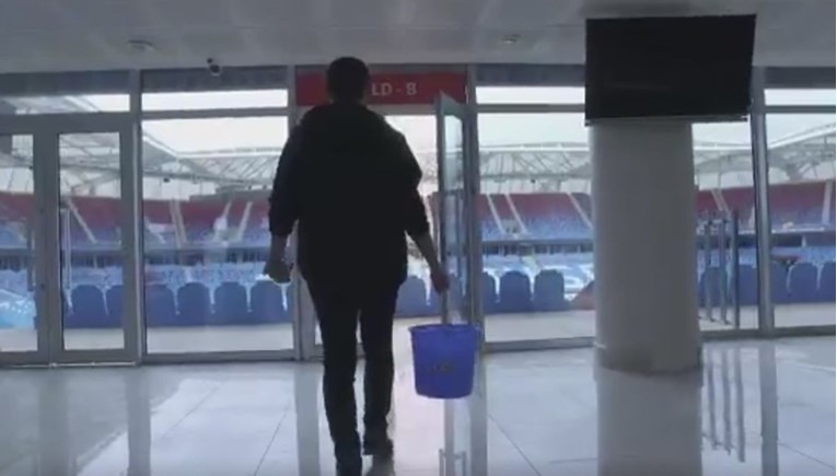 VIDEO Navijač stajao na stolici, a turski klub ga kaznio na genijalan način