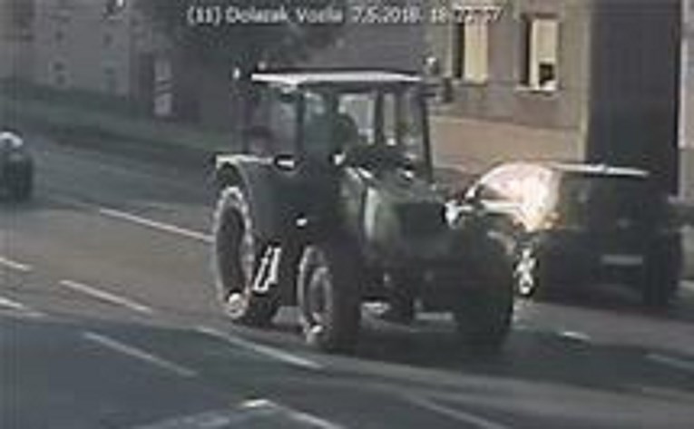 Policija traži vozača traktora, skrivio prometnu u Virovitici i pobjegao