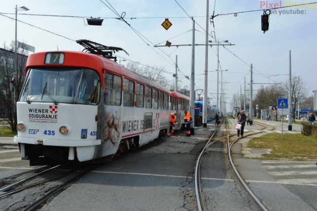 Tramvaj izletio iz tračnica u Zapruđu, a nezadovoljni putnici su dalje morali pješice