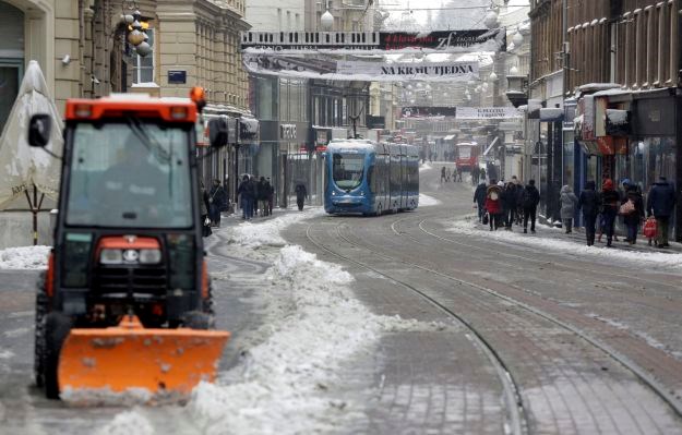 Vozač krivo parkirao automobil pa tramvaji nisu mogli voziti prema Trešnjevci