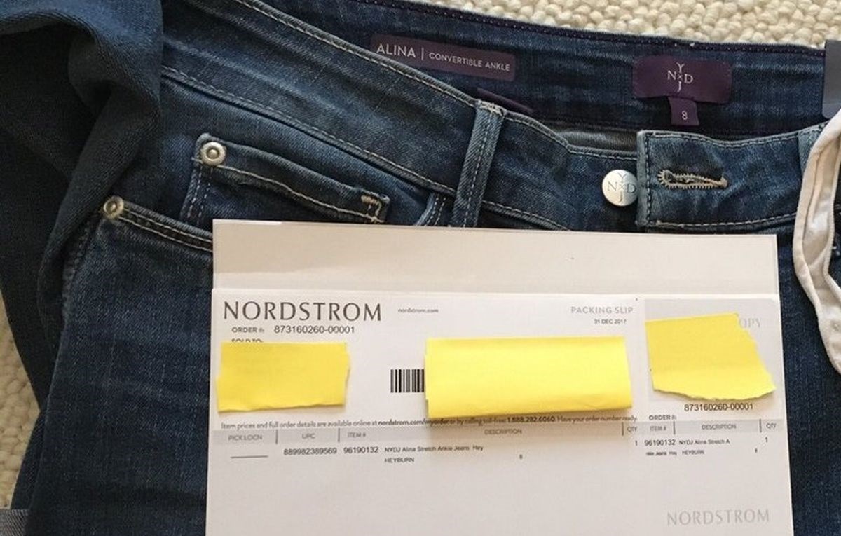 Naručila traperice preko interneta pa u džepu našla gnjusno iznenađenje