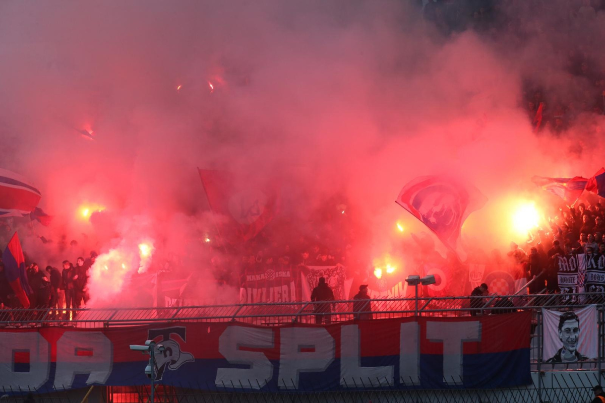 Hajduk kažnjen zbog bakljade, Rudešu upozorenje jer su zakasnili na drugo poluvrijeme