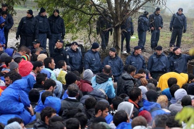 Tisuće u Srbiji čekaju ulazak u Hrvatsku, Vulin: Nećemo od sebe praviti koncentracijski logor