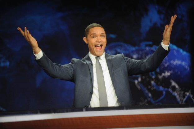 Trevor Noah odradio prvi "Daily Show": Dostojna ili premlaka zamjena za Jona Stewarta?