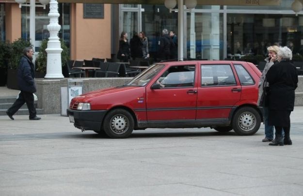 Za nju pravila ne vrijede: Autom se malo provozala Trgom bana Jelačića