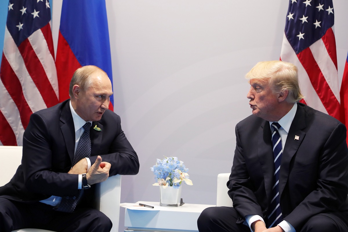 LICEM U LICE Prvi susret Trumpa i Putina, evo o čemu su razgovarali