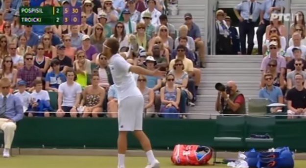 Troicki poludio na suca na Wimbledonu: "Mrš, đubre jedno!"