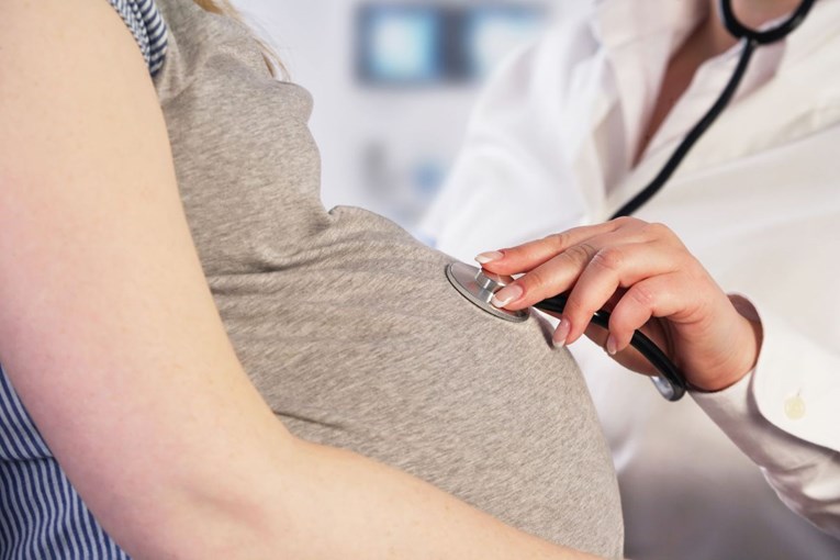 SRAMOTA U SISAČKOJ BOLNICI "Liječnica ne smije ostati trudna nakon specijalističkog ispita"
