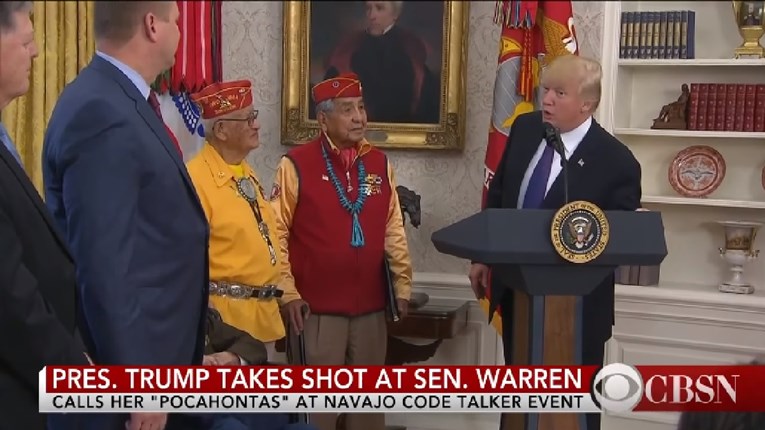 VIDEO Trump ugostio domoroce pred portretom "ubojice Indijanaca" i senatoricu nazvao Pocahontas