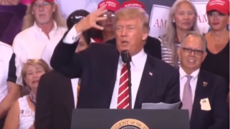 Trump napao "lažne medije", a njegovi sljedbenici objavili lažne fotografije publike u Phoenixu