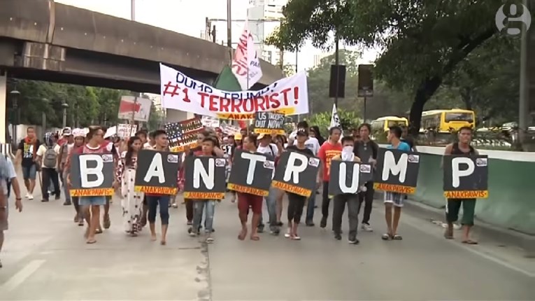 VIDEO Prosvjednici protiv Trumpa u Manili rastjerani vodenim topovima: "Zabranite terorista broj 1"