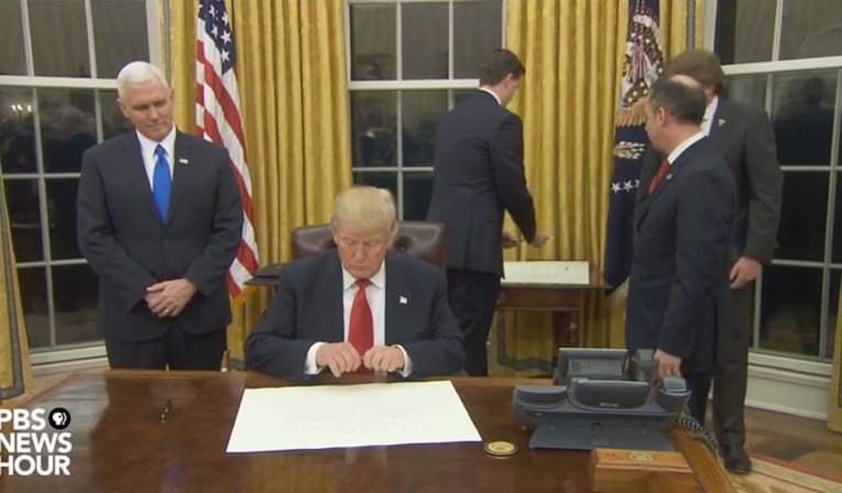 VIDEO Trump preuredio cijeli Ovalni ured, ali jednu stvar se ne usudi mijenjati