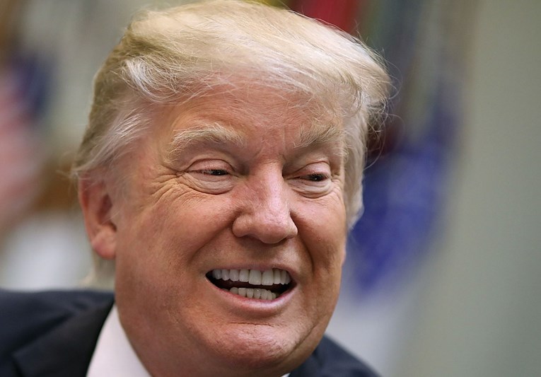BuzzFeed: Neprijatelji Amerike su presretni, nitko im nije pomogao kao Trump