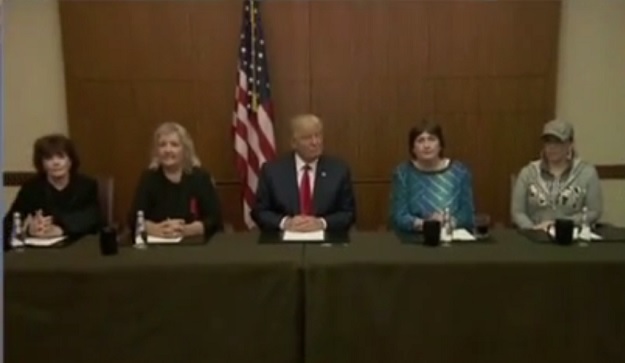 Trump pred novinare doveo četiri žene koje su Billa optužile za silovanje, a Hillary za okrutnost