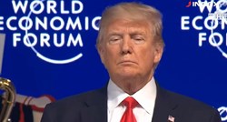 VIDEO Trump u Davosu popljuvao medije, iz publike mu hukali