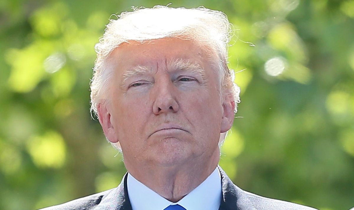 Trump se vratio kući, spojio na Twitter pa po tko zna koji put opalio po kritičarima