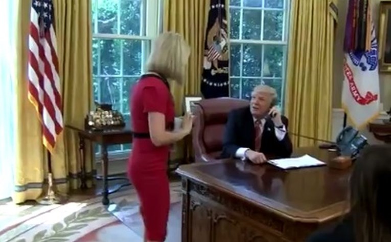 VIDEO "Dođi, imaš lijep osmijeh": Trump učinio nešto skroz ljigavo dok je pričao s irskim premijerom
