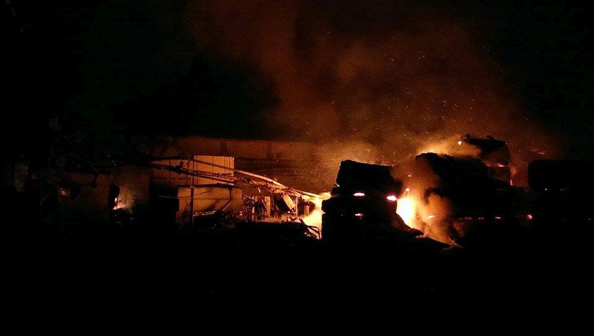 Izgorio Tuzlanski buvljak, požar pratile eksplozije plinskih boca