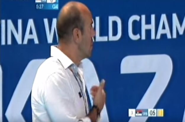 Video dana: Nemoćni Tucak začuđeno se križao usred utakmice