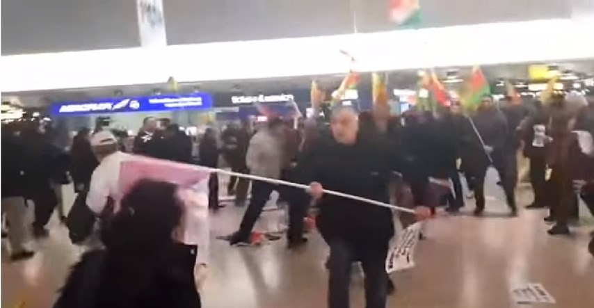 VIDEO Masovna tučnjava u zračnoj luci u Hannoveru: Turski putnici napali kurdske prosvjednike