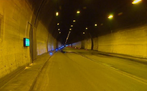 Sudar automobila i motocikla u tunelu Marjan, poginula jedna osoba