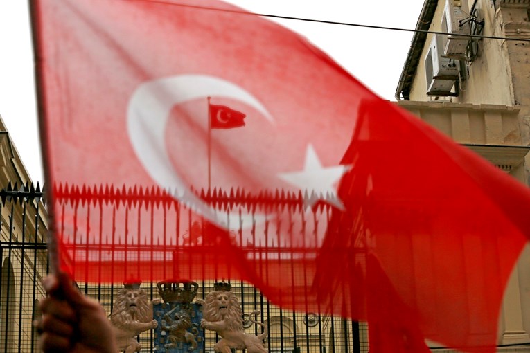 U Danskoj molotovljevim koktelima napadnuto tursko veleposlanstvo