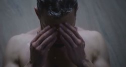 "Čisti pornić": Vruća scena Jamieja Dornana pod tušem u seriji "The Fall"